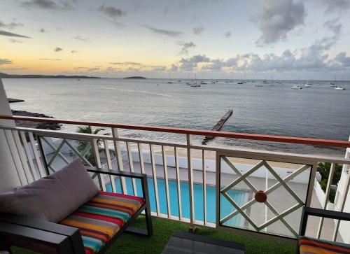 Beau duplex vue mer avec piscine et accès plage