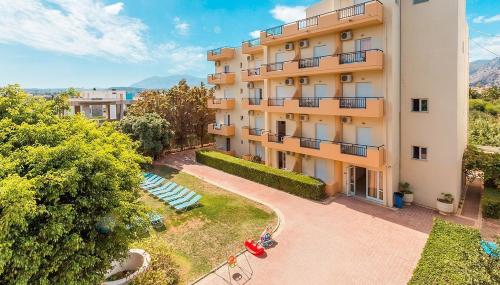 Exterior view, Castro Hotel in Gazi