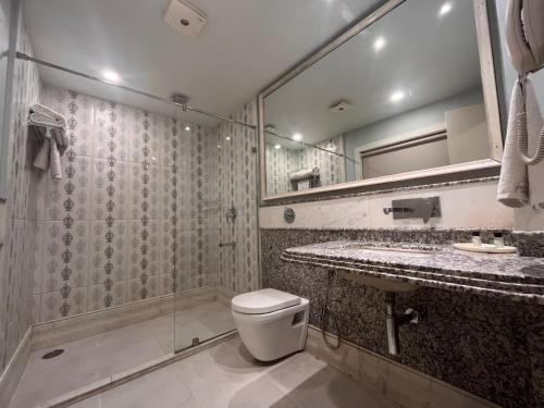 room detail thumbnail 2