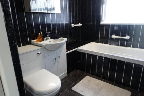 Stylish 3 Bedroom House Near NEC, City Centre, Birmingham (foto 6)