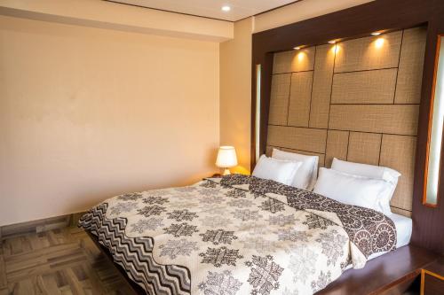 King Room with Balcony image 4