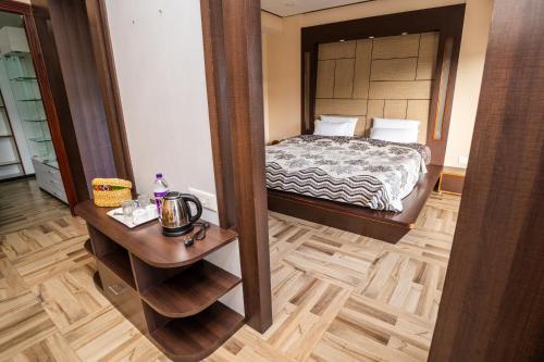 King Room with Balcony image 2