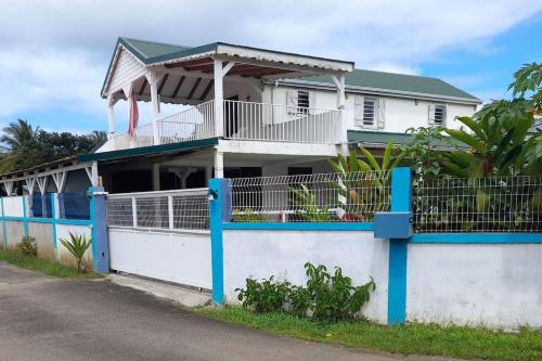 La petite maison, spacieuse, avec jardin / parking - Location saisonnière - Sainte-Rose