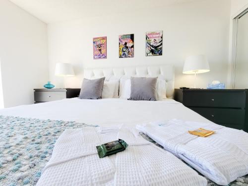 Hollywood Take 2! 1-Bedroom with Balcony & VIEWS!