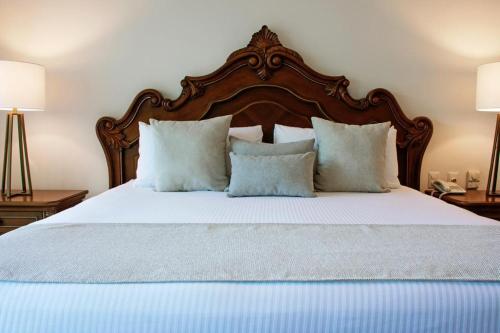 2 Bed 2 Bath, plus one den at Playa Royale Condo 3508, Free WIFI 3