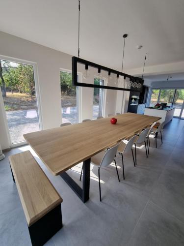 Gîte 'Il y a' 11 à 13 pers #Nature #Familles #Calme #Pas d'abus d'alcool (Gite 'Il y a' 11 a 13 pers #Nature #Familles #Calme #Pas d'abus d'alcool) in มาร์เช่-เอน-ฟาเมนเน่