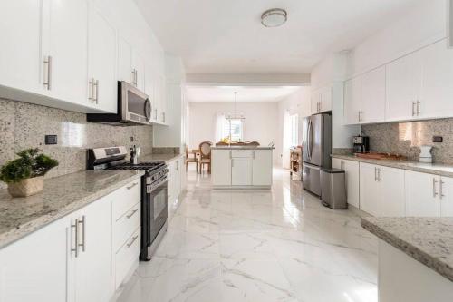 The Green Palms 5 Bedroom villa with pool / garden in Playa Dorada