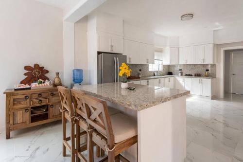 The Green Palms 5 Bedroom villa with pool / garden in Playa Dorada