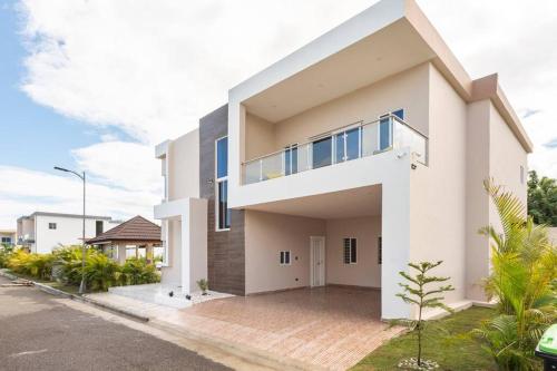 The Green Palms 5 Bedroom villa with pool / garden in Playa Dorada