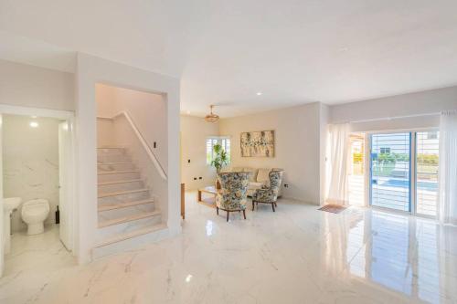 The Green Palms 5 Bedroom villa with pool / garden in Playa Dorada