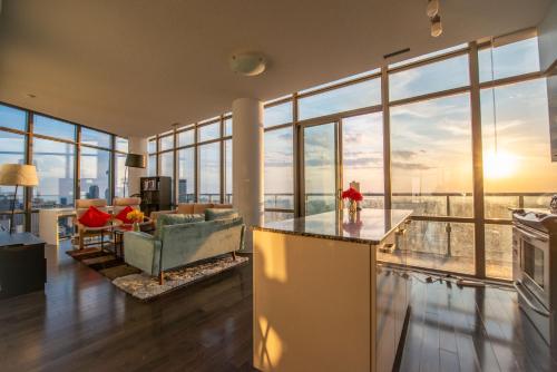 Unbelievable Penthouse View with 3 bedrooms