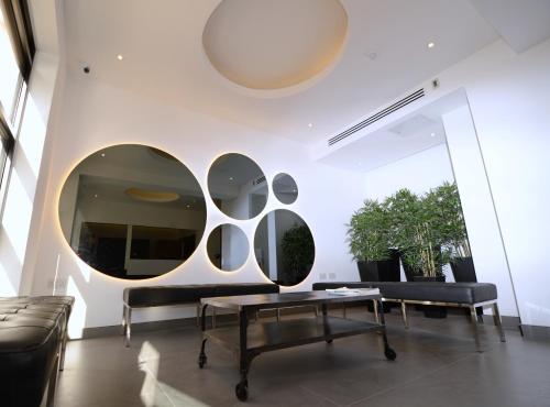 Pelican London Hotel and Residence - image 5