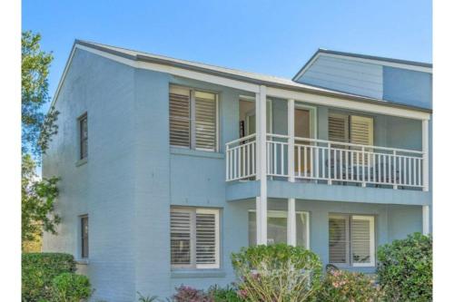 Poppies Lakeview Terrace 405