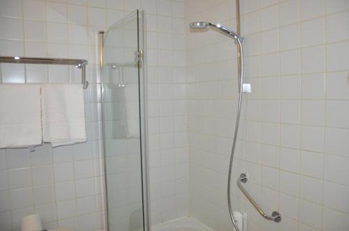 Standard Room image 5