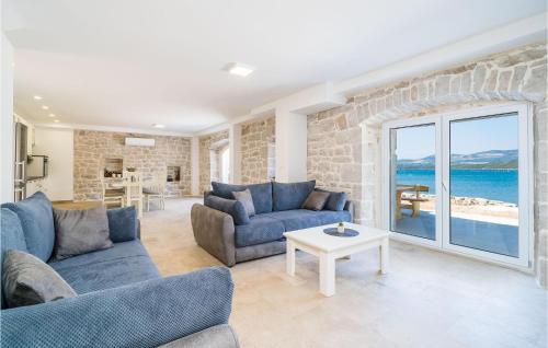 Amazing Home In Brijesta With Outdoor Swimming Pool, 5 Bedrooms And Wifi photo 2