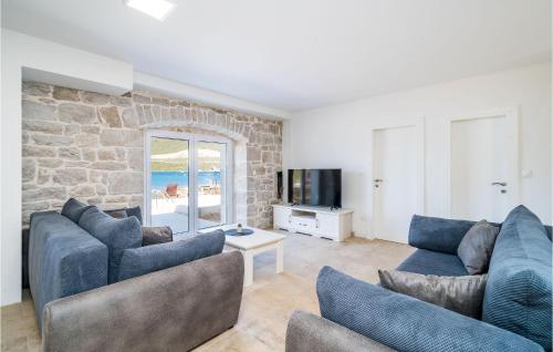 Amazing Home In Brijesta With Outdoor Swimming Pool, 5 Bedrooms And Wifi photo 3
