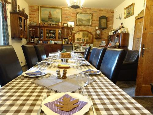 ห้องอาหาร, DOM GOSCINNY PTASZARNIA - NATURA-Free PARKING in การ์ซิบูร์