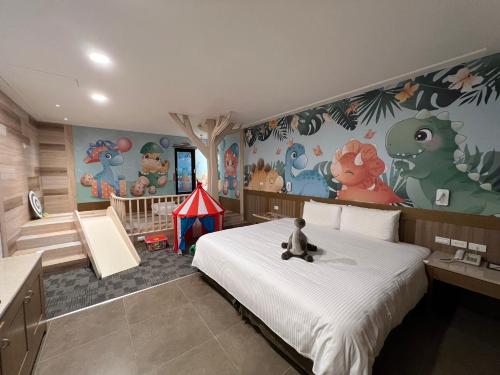 room detail thumbnail 1