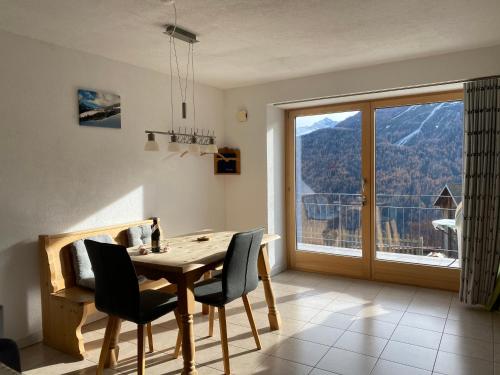 المرافق, Ferienwohnung in Tschlin mit Panoramablick in Vna