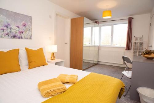 Panorama House, Modern 3-Bedroom Apartment 3, Oxford in Dél-Kidlington