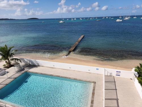 Beau duplex vue mer avec piscine et accès plage