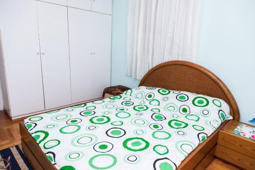 Sunny Apartment near Metro Station