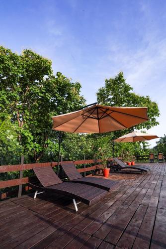 Peldbaseins, LA SELVA Resort, Pench National Park in Teliya