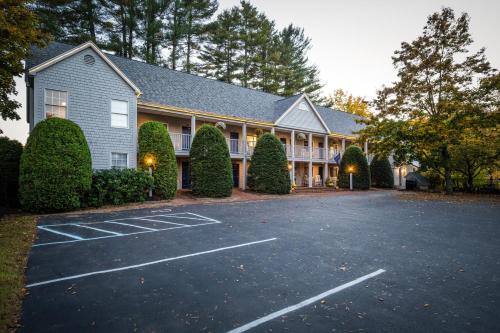 Riverhouse by Weekender formerly Jack Daniels Inn in Peterborough, USA