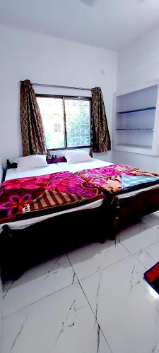 Double or Twin Room with Private Bathroom image 3