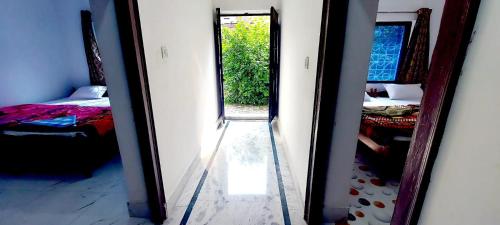 Double or Twin Room with Private Bathroom image 4