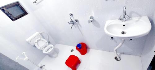 Double or Twin Room with Private Bathroom image 5