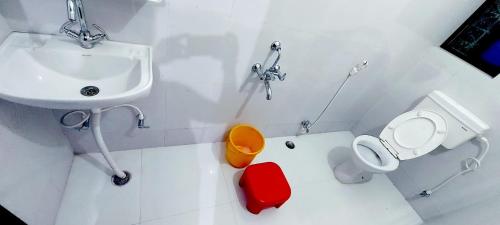 Double or Twin Room with Private Bathroom image 8