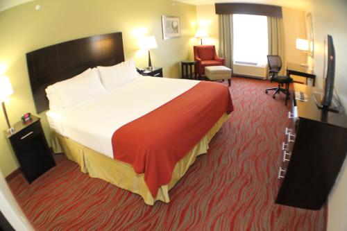 Holiday Inn Express & Suites Indianapolis North - Carmel, an IHG Hotel