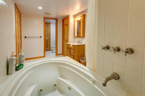 Fürdőszoba, Birch Creek Lodge in Fleischmanns (NY)