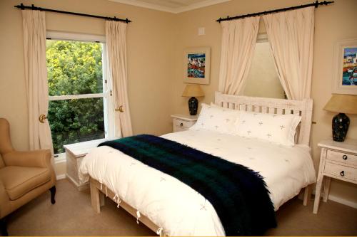 Moonglow Guest House Room Type - Double Room with Side Sea View