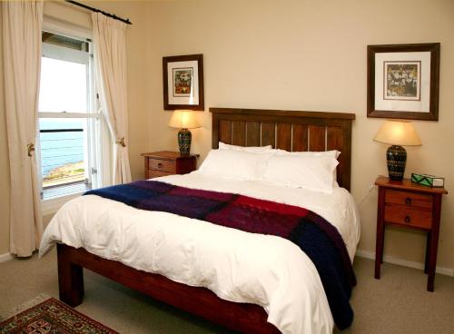 Moonglow Guest House Room Type - Queen Room with Sea View