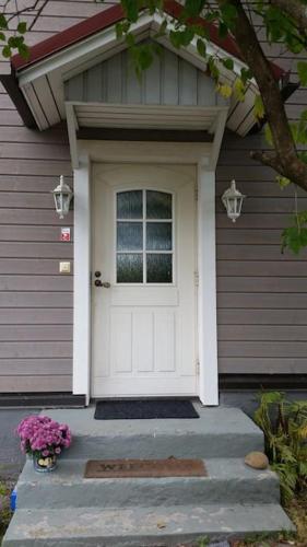 Entrada, Guesthouse Onnia, kattohuoneisto Siurossa in Nokia