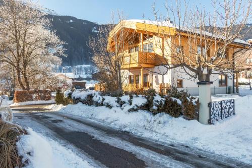 2 bedrooms, 4 beds
