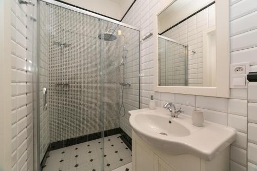 New studio 3 - self check in with parking included, Bratislava (fotografie 7)