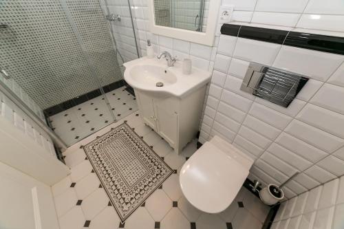 New studio 3 - self check in with parking included, Bratislava (fotografie 9)