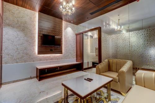 المرافق, Hotel Gurudev Grand in كاليان