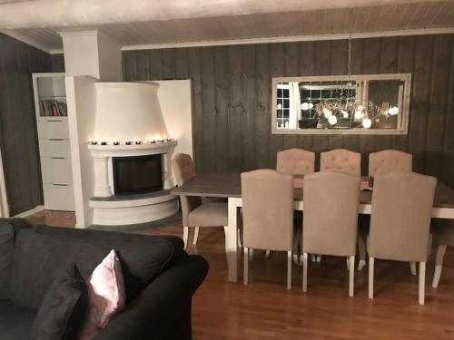 Stor familiehytte på Småsætra, Sjusjøen (Stor familiehytte pa Smasætra, Sjusjøen) in Sjusjoen