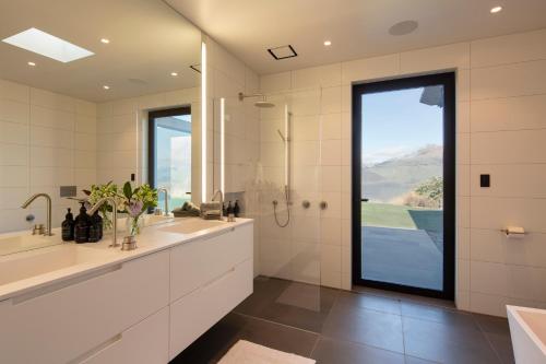 407140179 Lodge Lorien