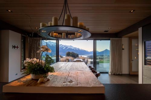 407140283 Lodge Lorien