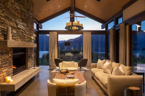 407140359 Lodge Lorien