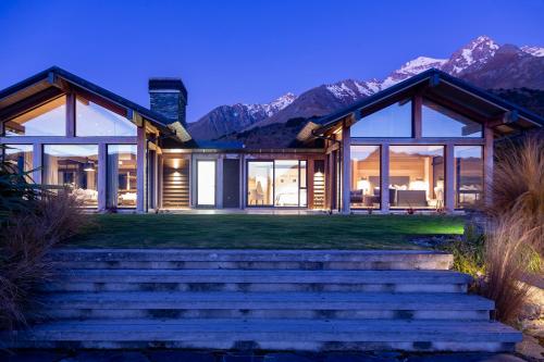 407140429 Lodge Lorien