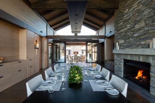 407140435 Lodge Lorien