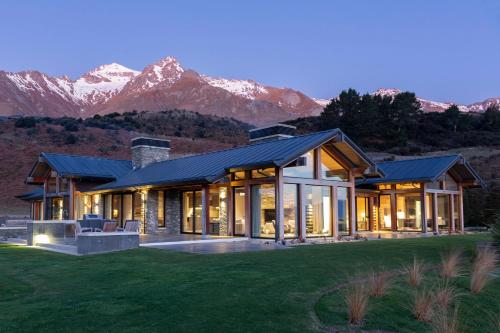 407140440 Lodge Lorien