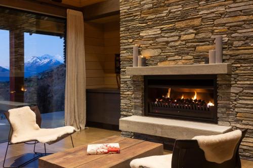 407140462 Lodge Lorien