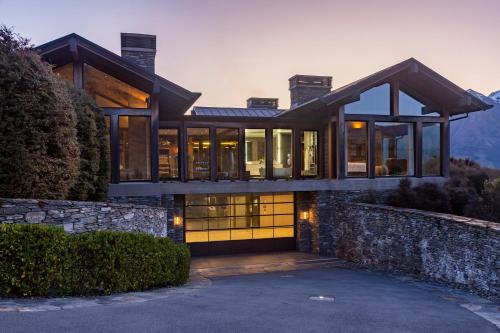 407140469 Lodge Lorien